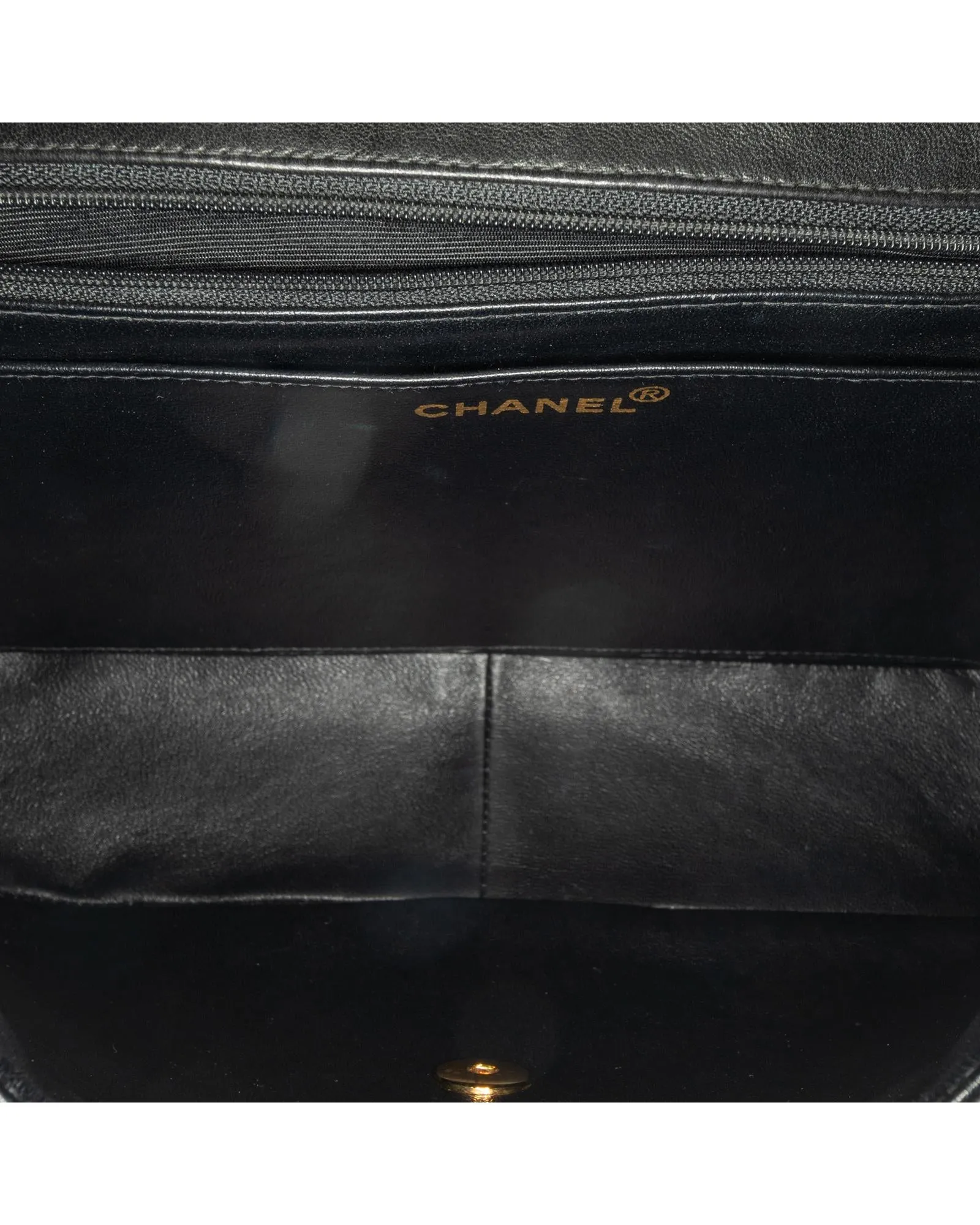Jumbo Classic Lambskin Single Flap Shoulder Bag with Quilted Design and Chain Straps