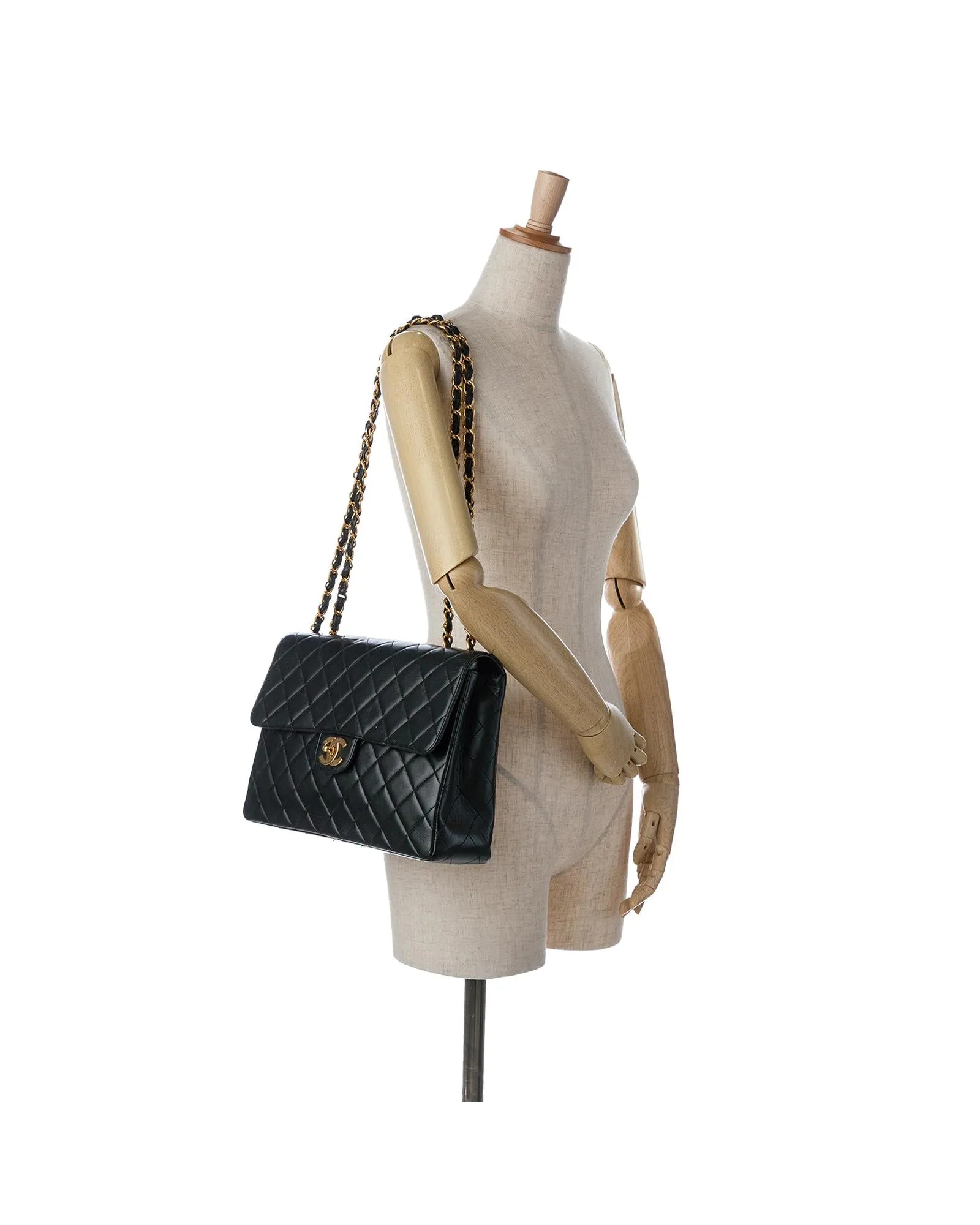 Jumbo Classic Lambskin Single Flap Shoulder Bag with Quilted Design and Chain Straps