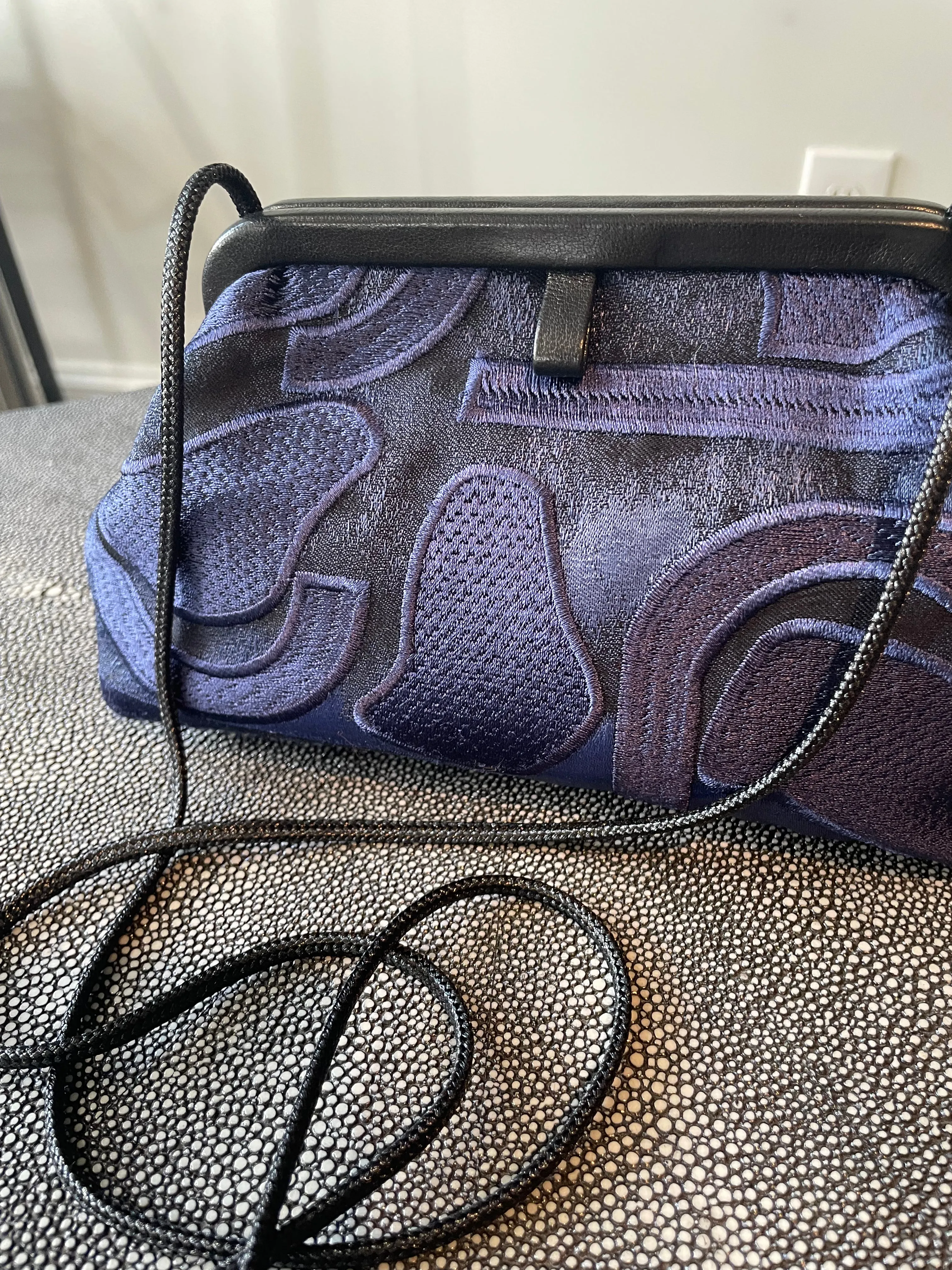 Liette Navy/Black Velvet Clutch